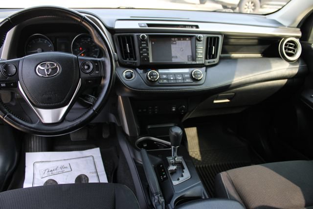 Used 2018 Toyota RAV4 XLE AWD/4WD image 26