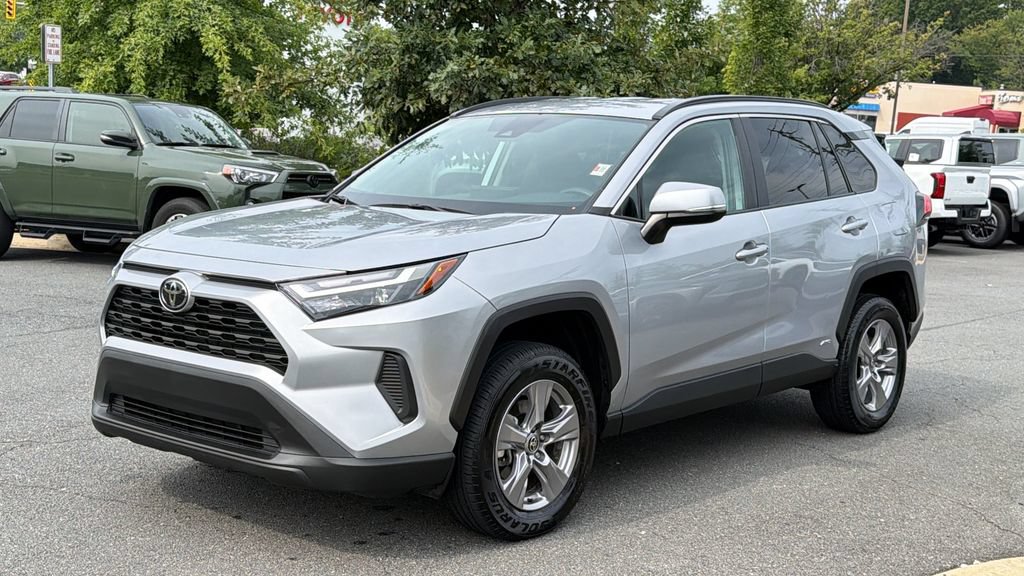 Used 2025 Toyota RAV4 XLE AWD/4WD image 2