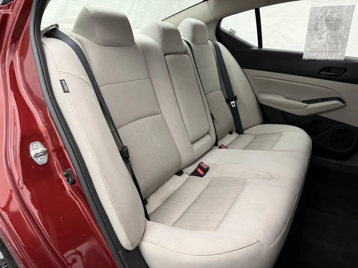 Used 2025 Nissan Altima 2.5 SV FWD image 18