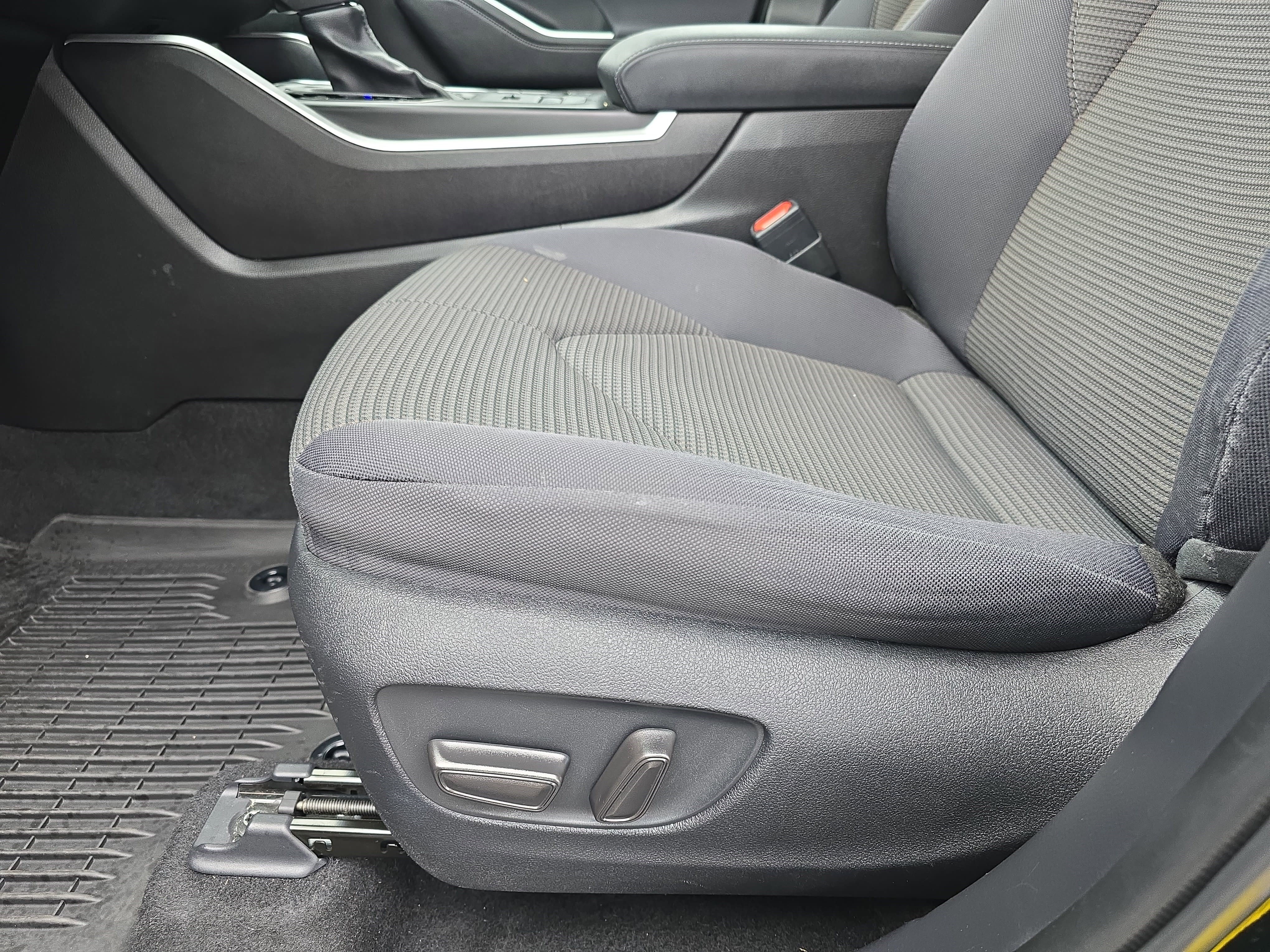 Used 2021 Toyota Highlander L image 25