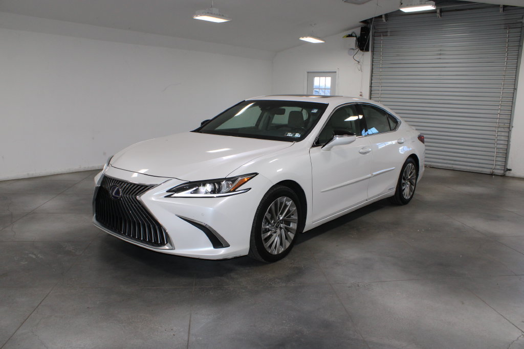 Used 2020 Lexus ES 300h w/ Accessory Package FWD image 4