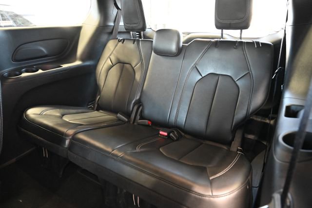 Used 2025 Chrysler Pacifica Select FWD image 13