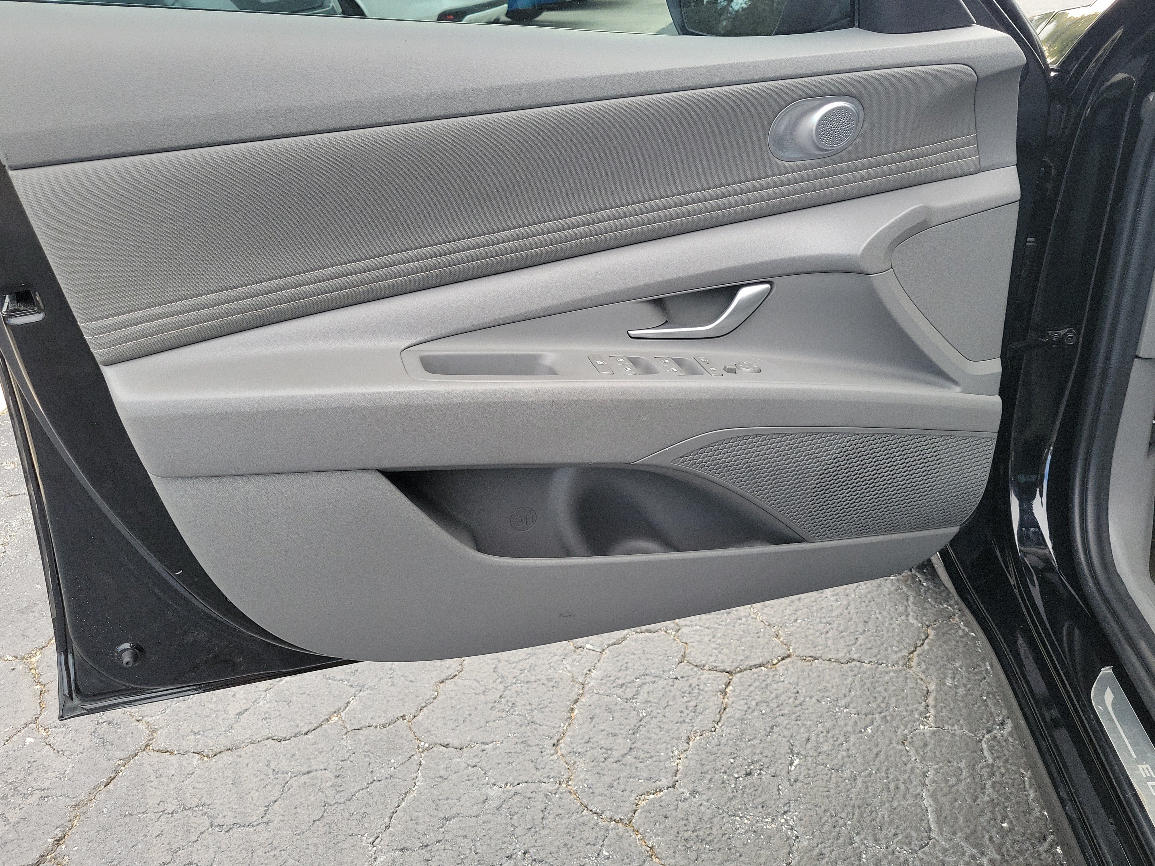 Used 2024 Hyundai Elantra SEL w/ Convenience Package FWD image 15
