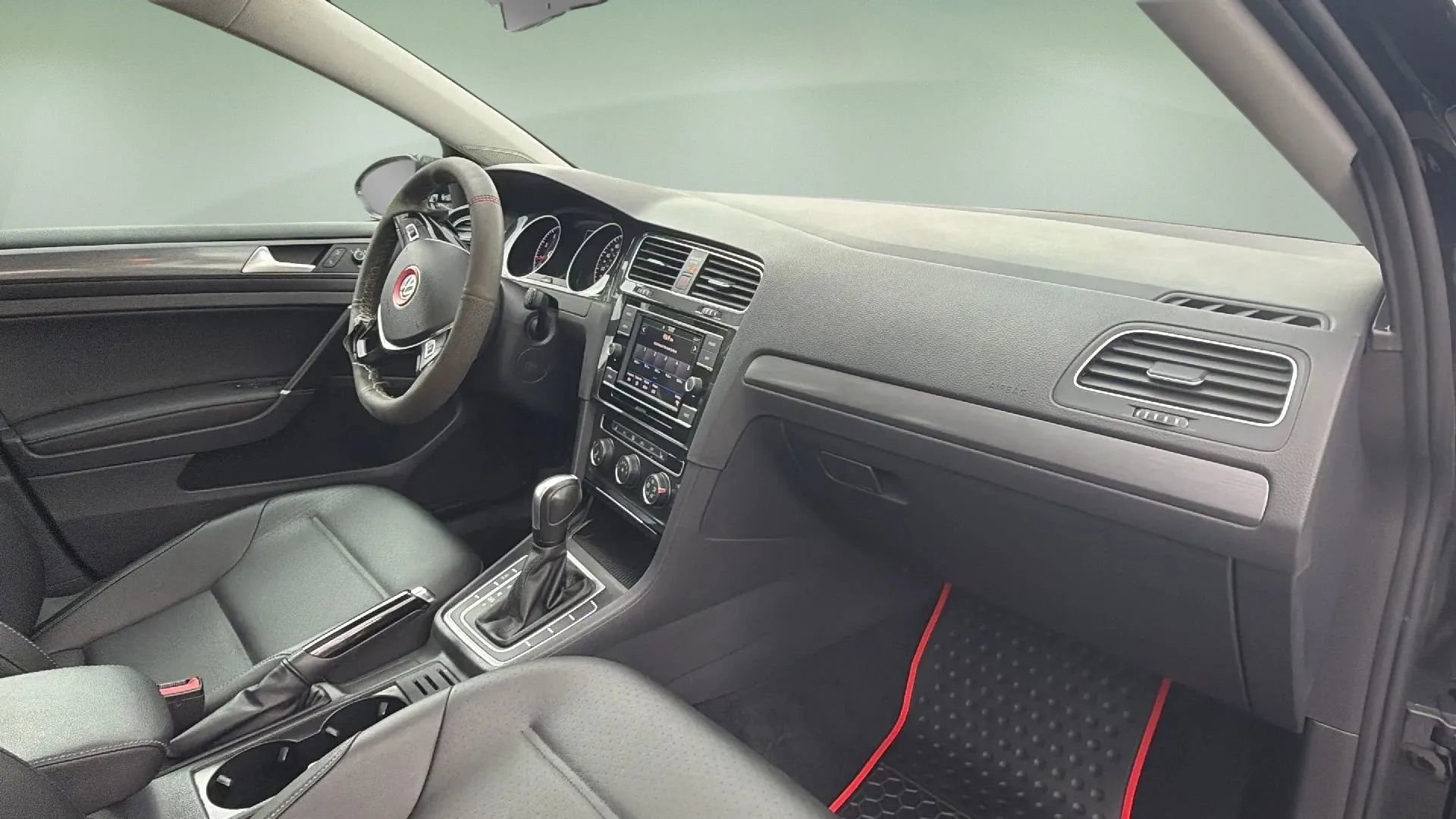 Used 2021 Volkswagen Golf 4-Door image 19