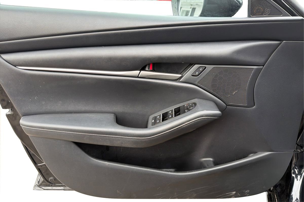 Used 2021 MAZDA MAZDA3 s image 18