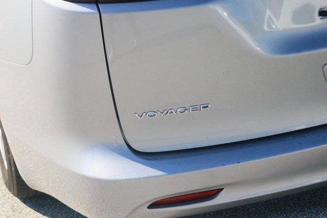 Used 2020 Chrysler Voyager Lxi FWD image 7