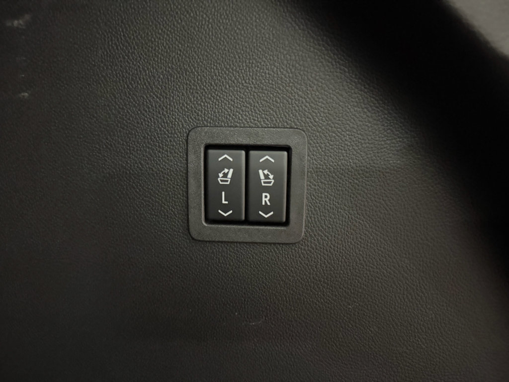 Used 2021 Buick Enclave Avenir w/ Avenir Technology Package FWD image 27