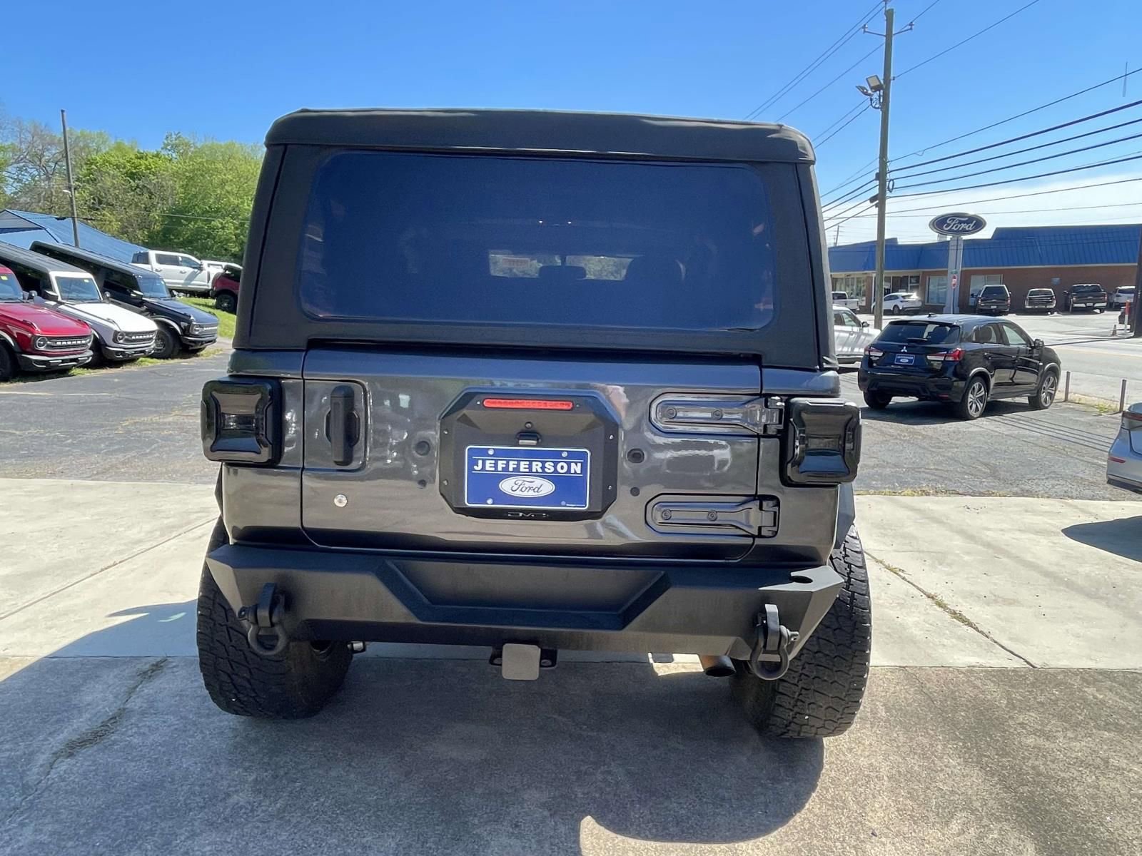 Used 2022 Jeep Wrangler Sport image 4