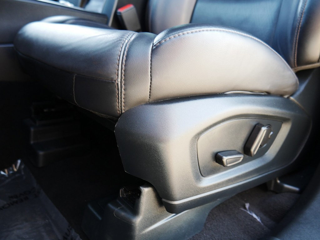 Used 2024 Ford Explorer Platinum w/ Technology Package AWD/4WD image 13