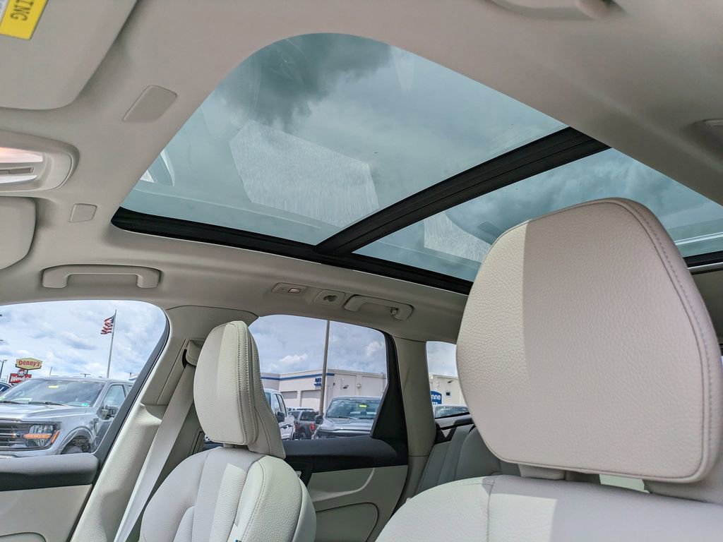 New 2025 Volvo XC60 T8 Plus w/ Protection Package Premier AWD/4WD image 19