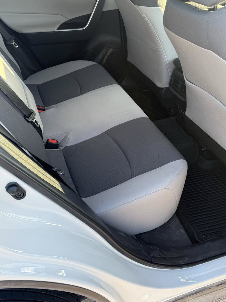 Used 2021 Toyota RAV4 XLE AWD/4WD image 17