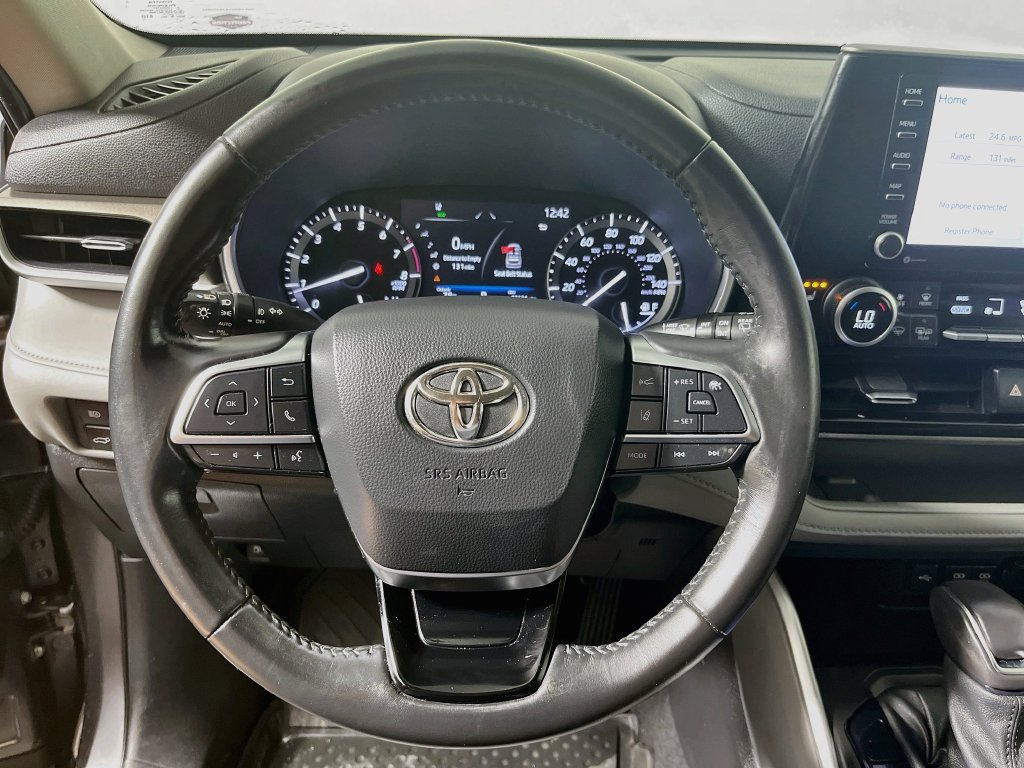 Used 2021 Toyota Highlander XLE FWD image 15