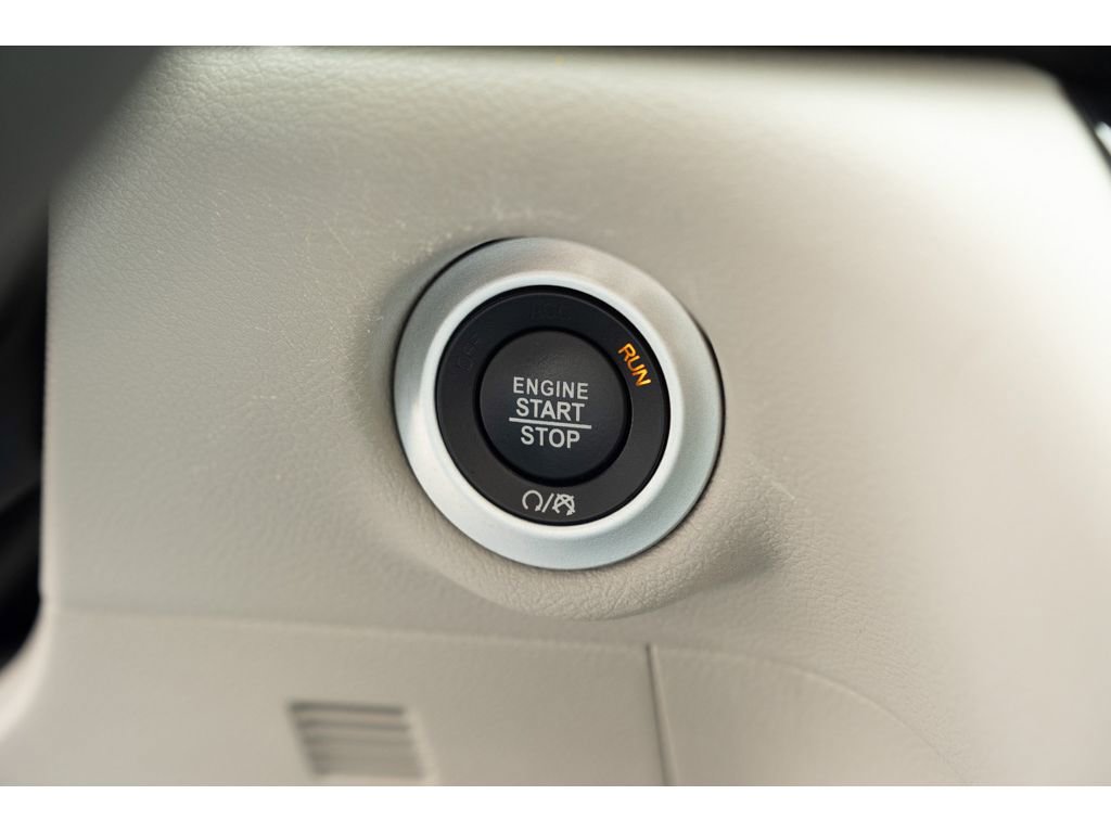 Used 2023 Chrysler Voyager LX image 30