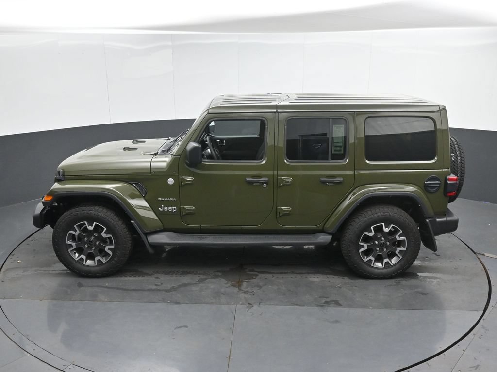 Used 2024 Jeep Wrangler Unlimited Sahara w/ Dual Top Group AWD/4WD image 29