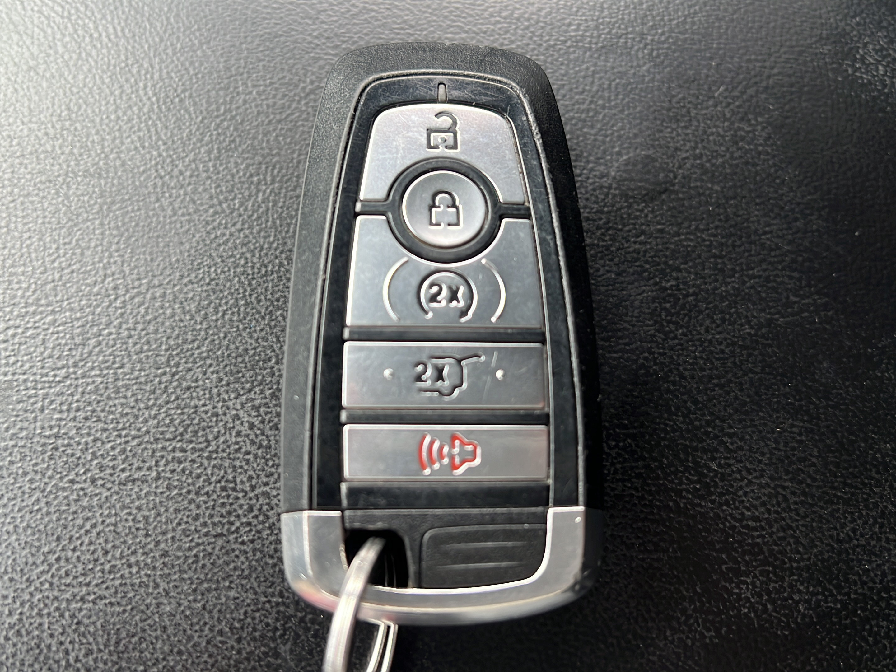 Used 2023 Ford Explorer XLT w/ Equipment Group 202A AWD/4WD image 26