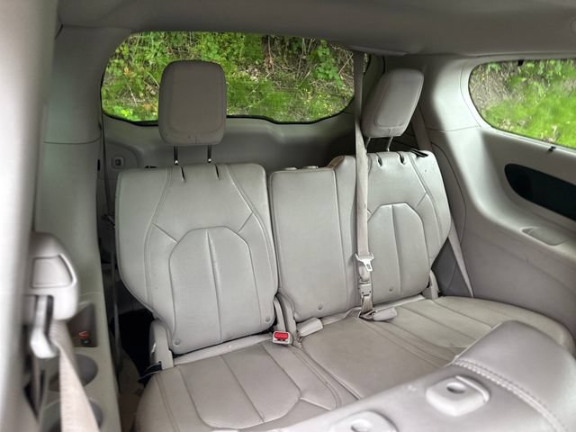 Used 2021 Chrysler Pacifica Touring-L FWD image 12