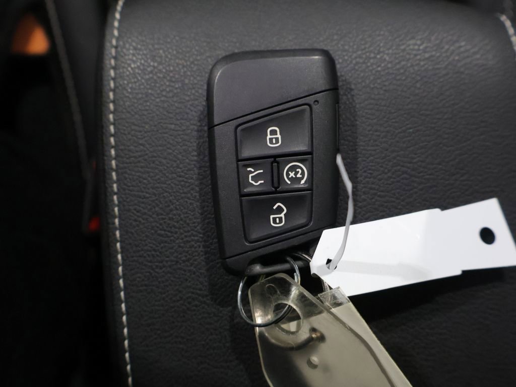 Used 2023 Volkswagen Taos SE w/ Panoramic Sunroof Package image 26