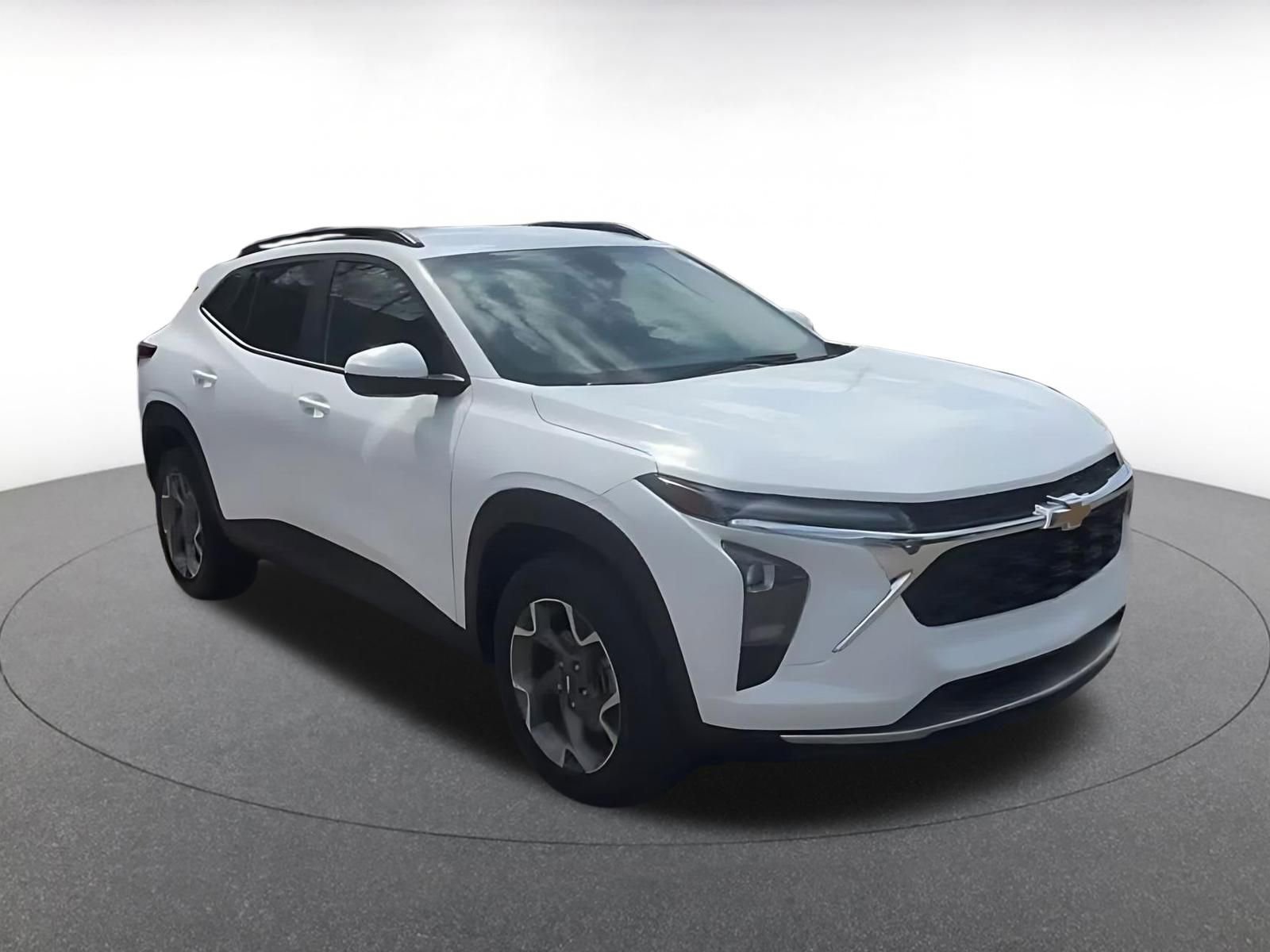 Used 2025 Chevrolet Trax LT w/ LT Convenience Package image 3