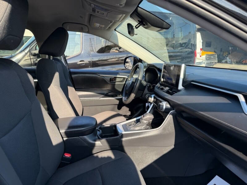 Used 2023 Toyota RAV4 LE image 8