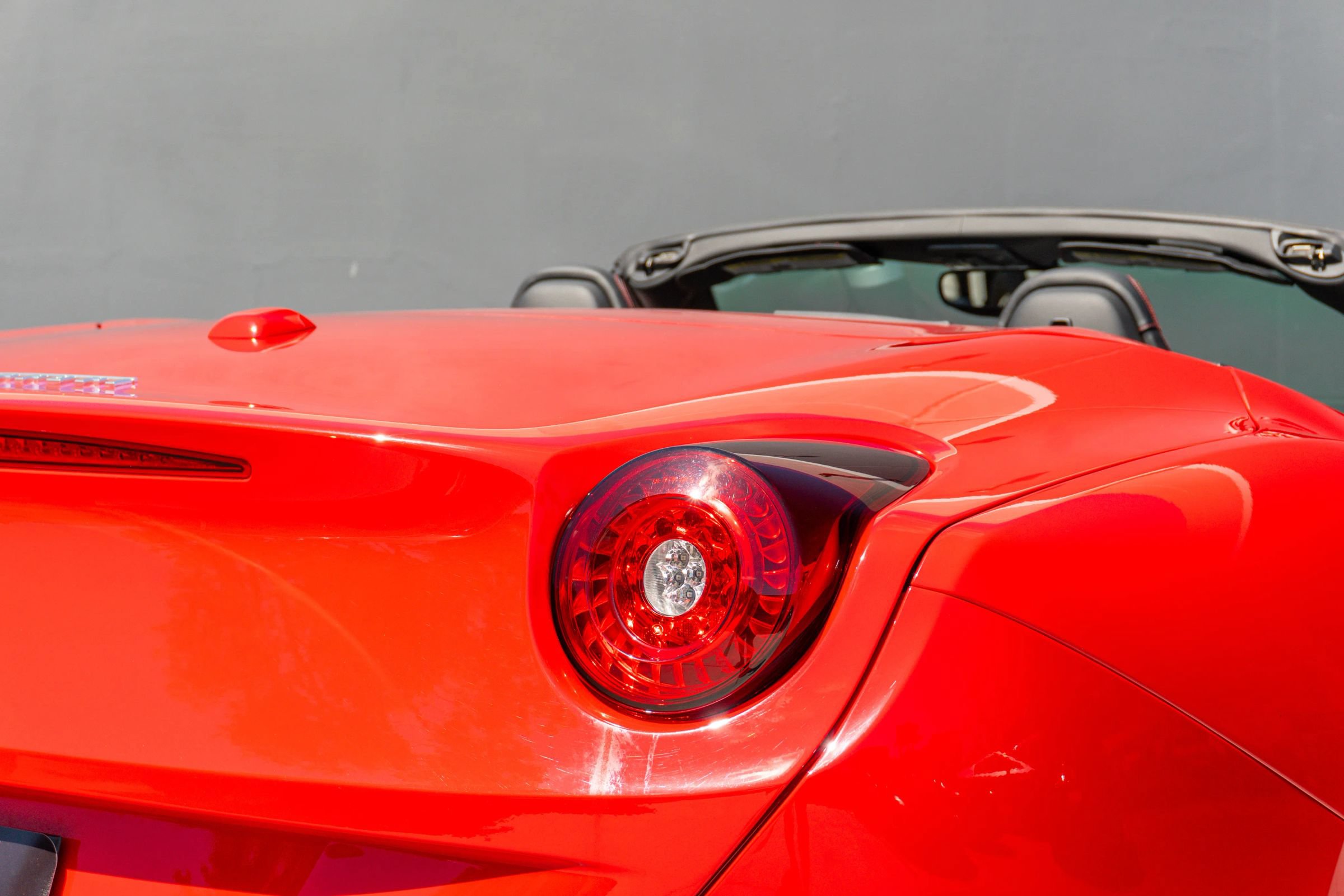 Used 2017 Ferrari California T RWD image 39