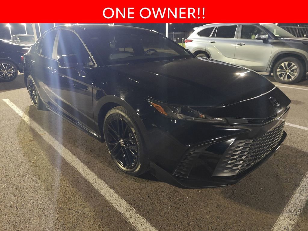 Used 2025 Toyota Camry SE image 3