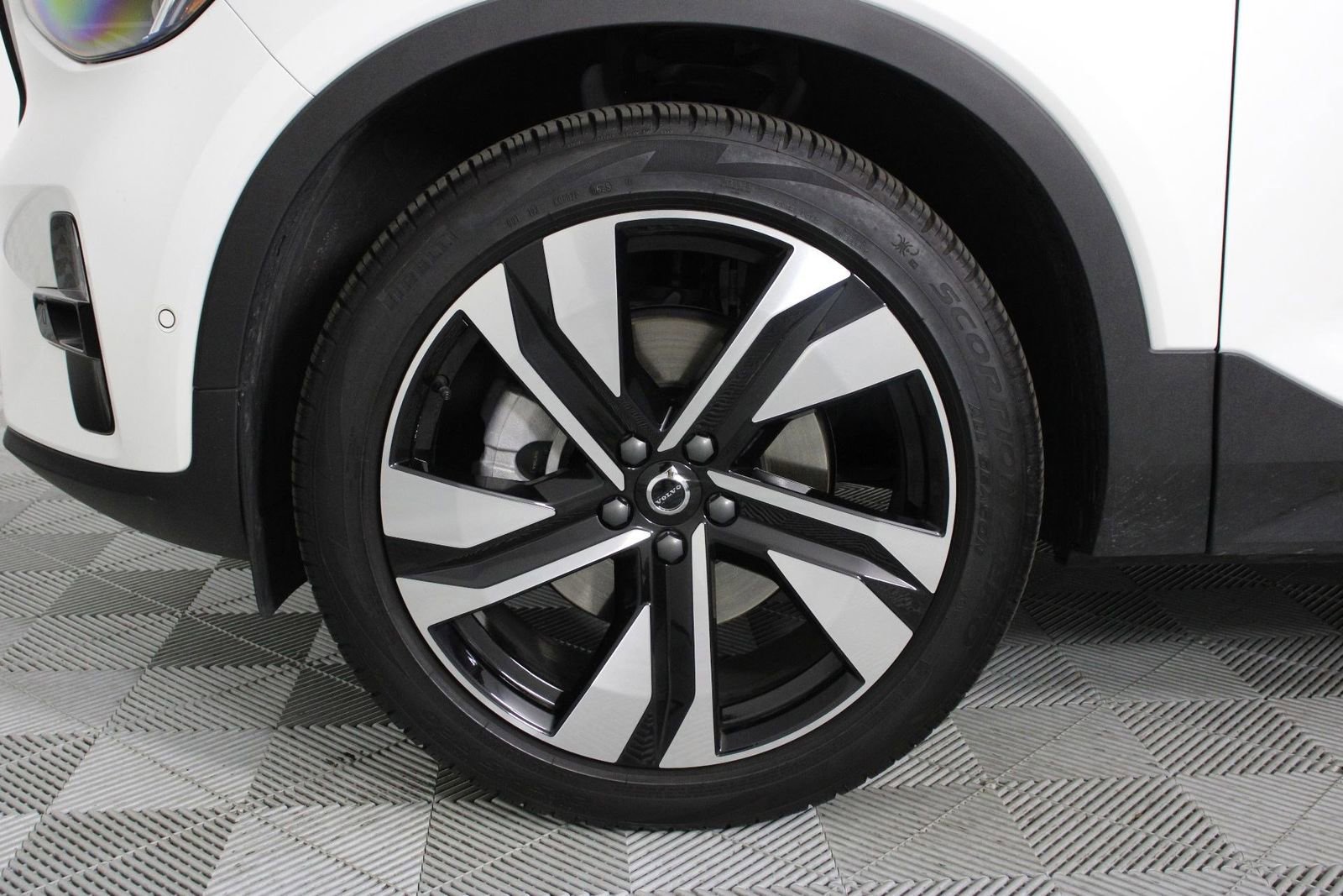 Used 2026 Volvo XC40 B5 Ultra w/ Climate Package image 28