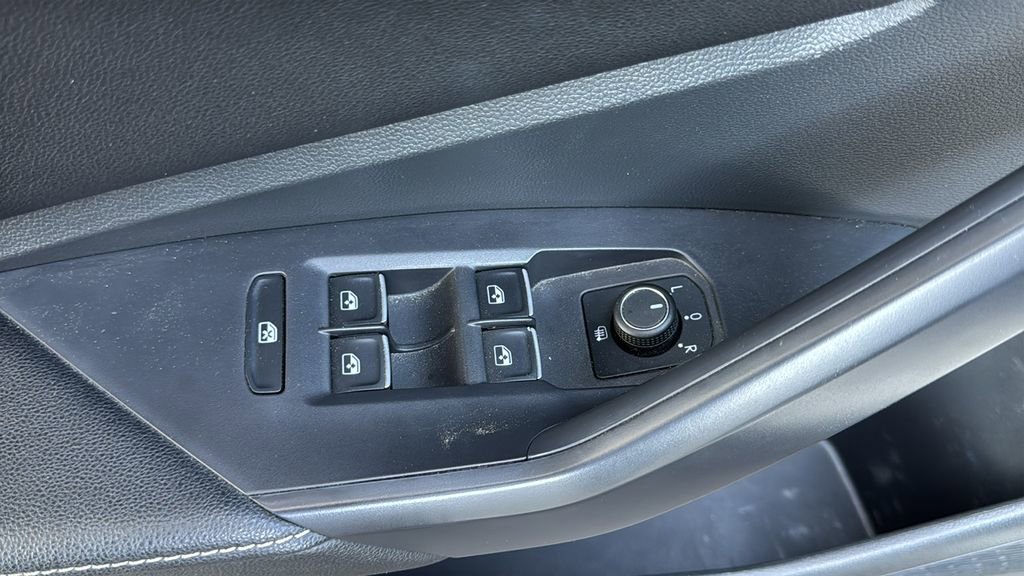 Used 2023 Volkswagen Jetta SE FWD image 19
