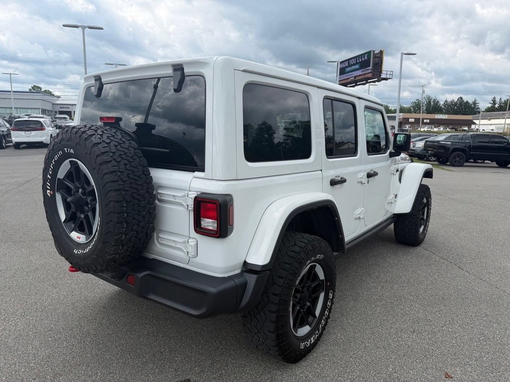 Used 2022 Jeep Wrangler Unlimited Rubicon w/ Cold Weather Group AWD/4WD image 3
