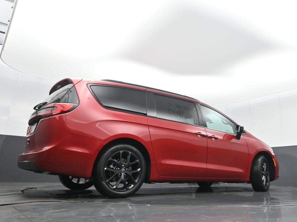 New 2026 Chrysler Pacifica Select w/ S Appearance Package image 35