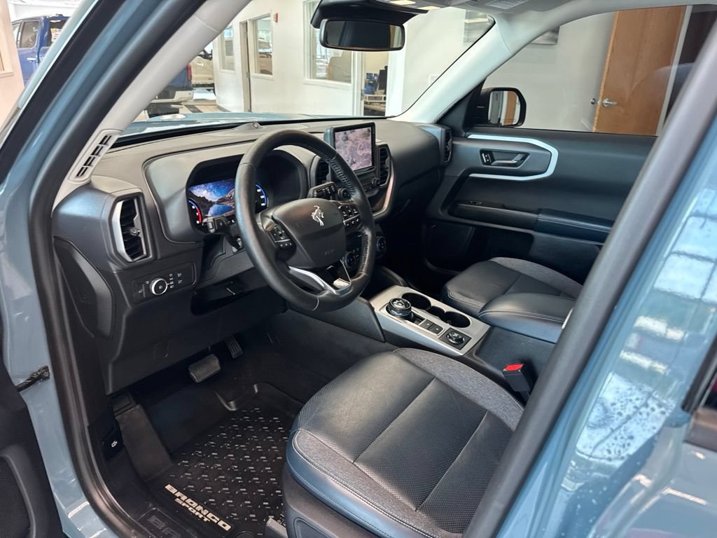 Used 2022 Ford Bronco Sport Outer Banks w/ Tech Package AWD/4WD image 2
