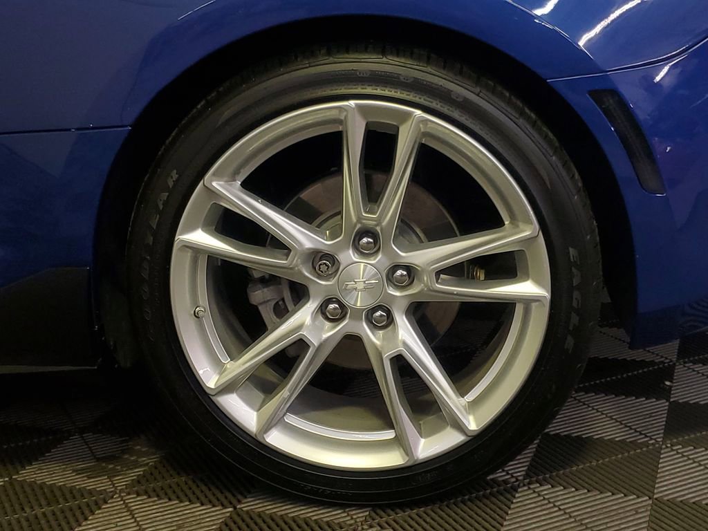 Used 2020 Chevrolet Camaro LT w/ Technology Package image 8