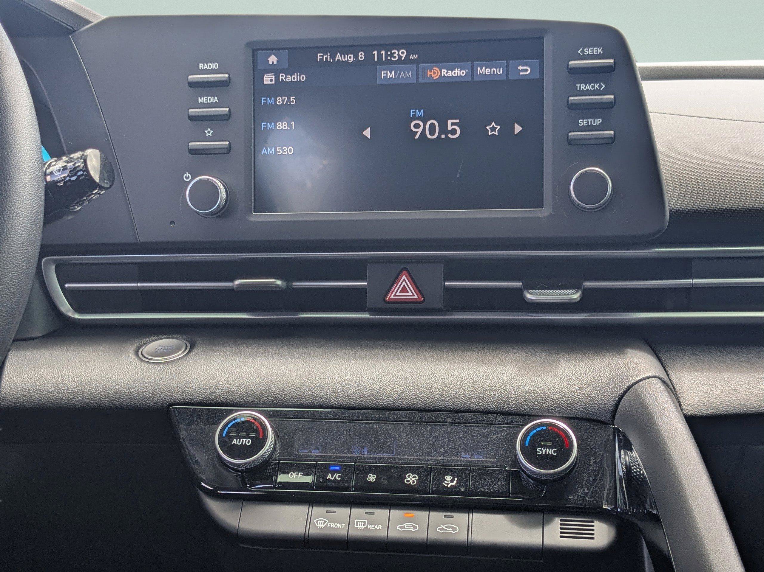 New 2025 Hyundai Elantra Hybrid FWD image 3
