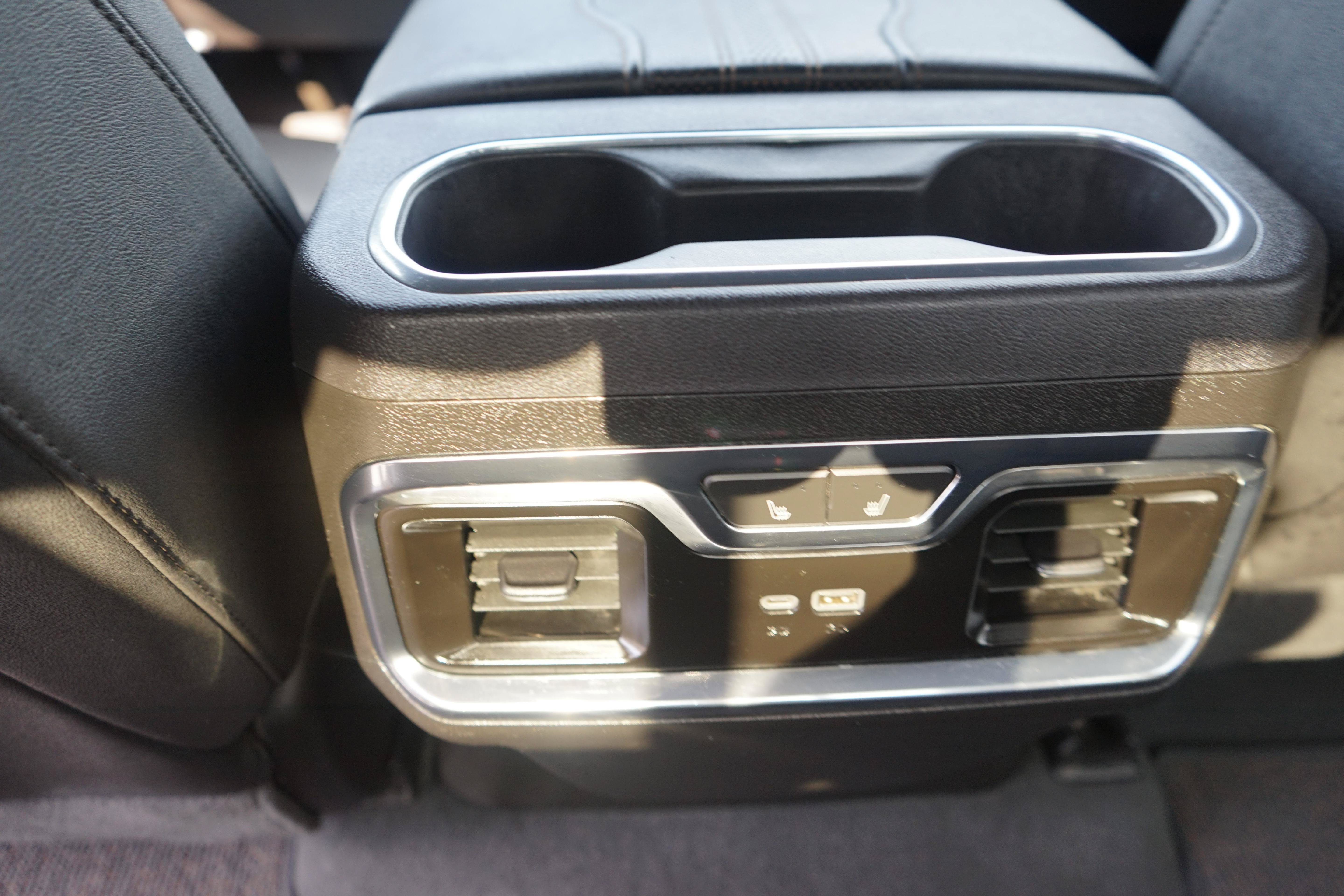 Used 2024 Chevrolet Silverado 1500 High Country w/ Technology Package AWD/4WD image 21