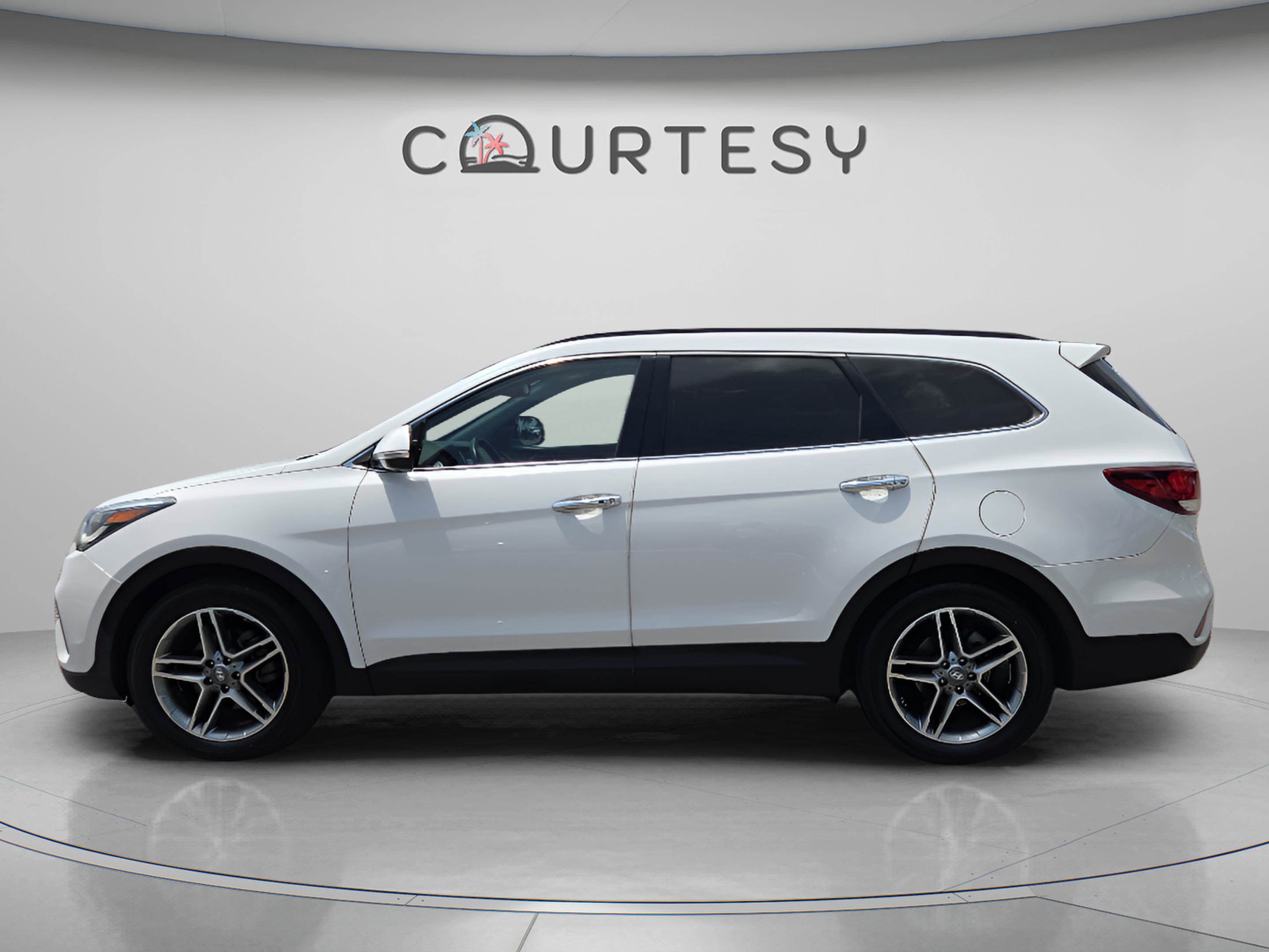 Used 2017 Hyundai Santa Fe FWD w/ SE Ultimate Tech Package 03 image 2
