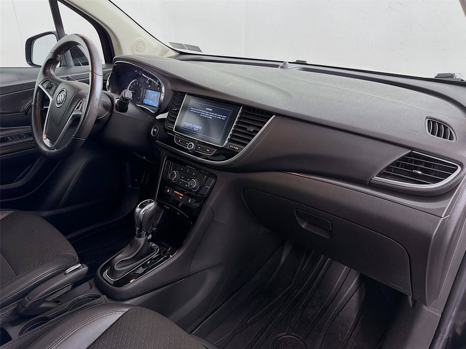 Used 2020 Buick Encore Preferred AWD/4WD image 28