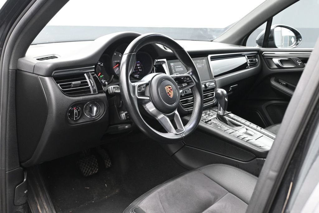 Certified 2021 Porsche Macan S AWD/4WD image 4