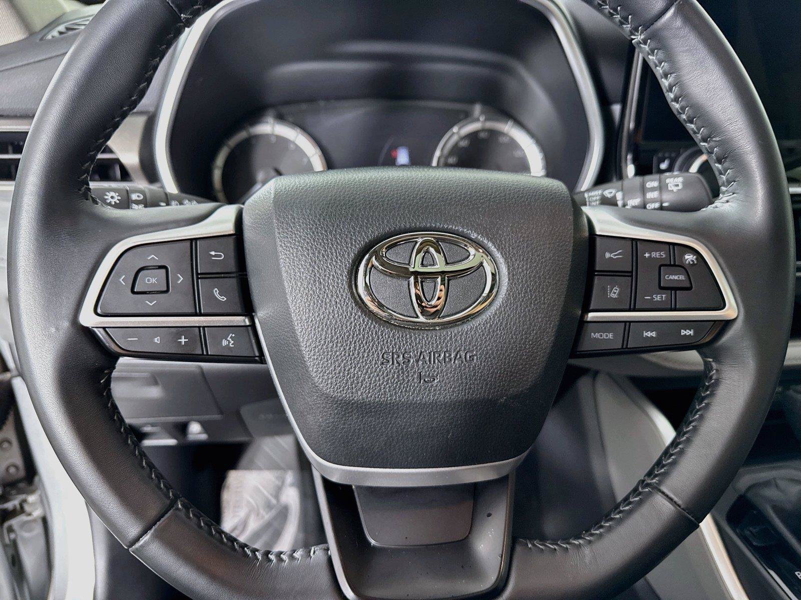 Used 2023 Toyota Highlander XLE FWD image 17