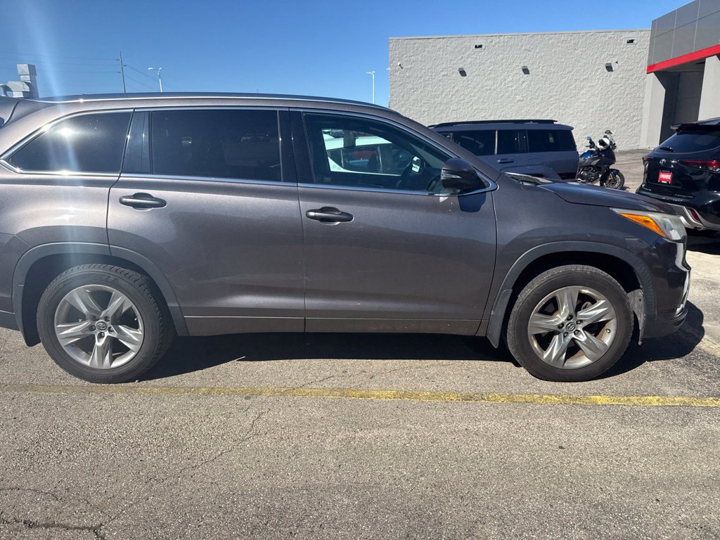 Used 2016 Toyota Highlander Limited AWD/4WD image 2