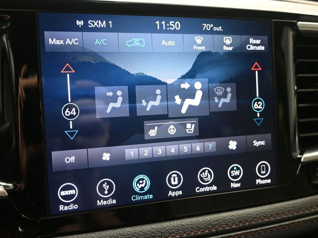 Used 2018 Chrysler Pacifica Limited image 19