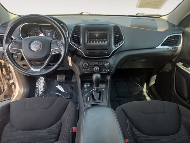 Used 2019 Jeep Cherokee Latitude w/ Cold Weather Group AWD/4WD image 10