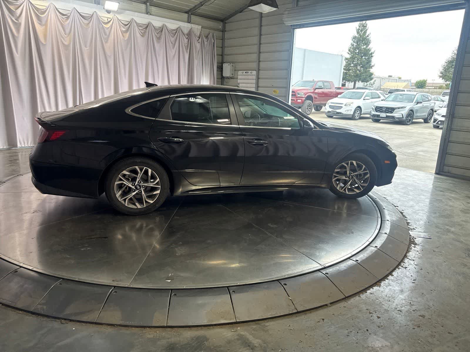 Used 2022 Hyundai Sonata SEL w/ Convenience Package FWD image 4