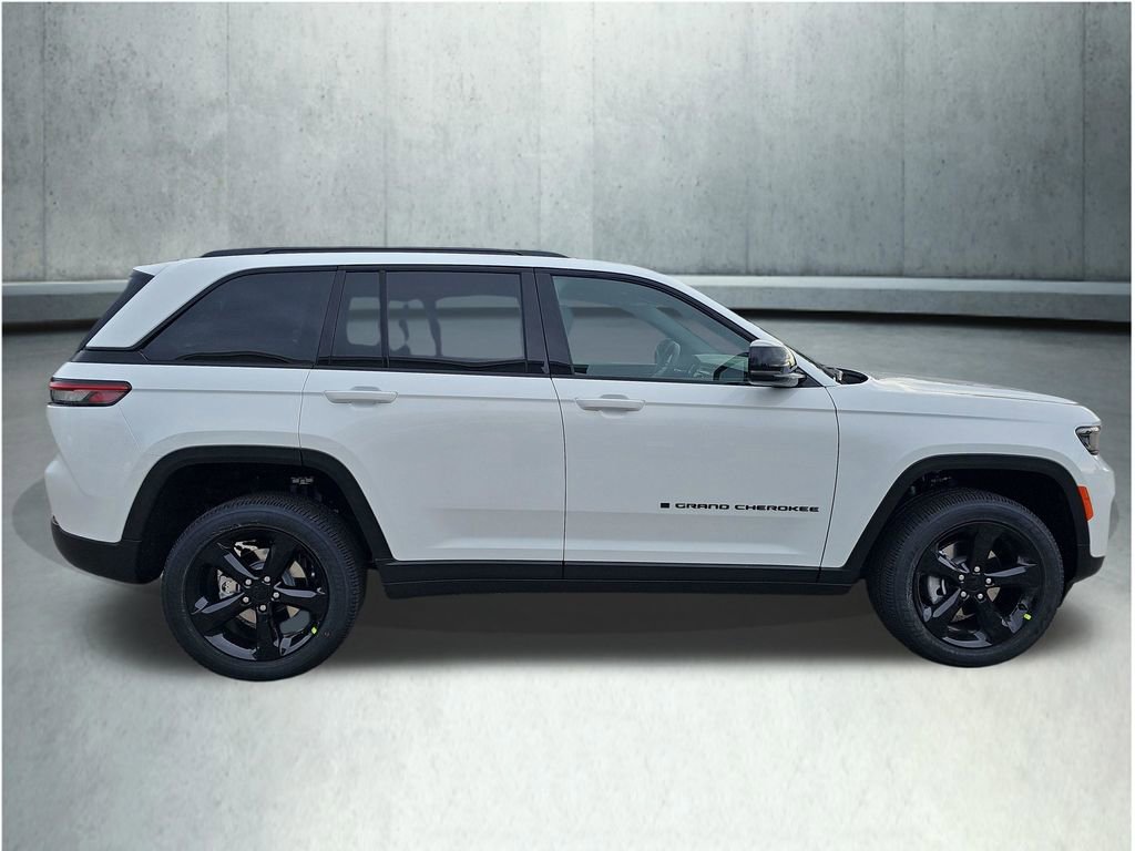 New 2025 Jeep Grand Cherokee Altitude AWD/4WD image 9