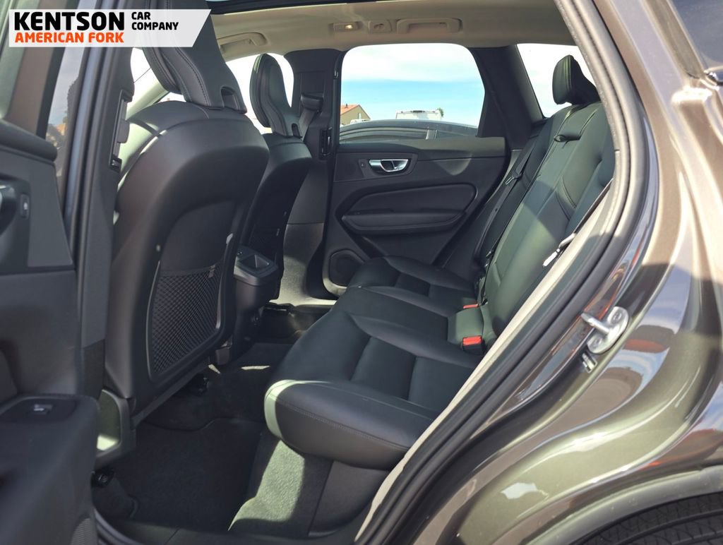 Used 2025 Volvo XC60 B5 Core image 6