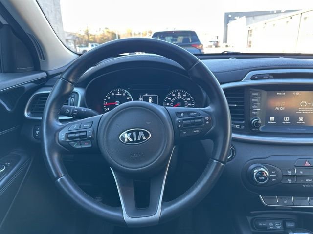 Used 2017 Kia Sorento LX w/ LX Convenience Package image 11