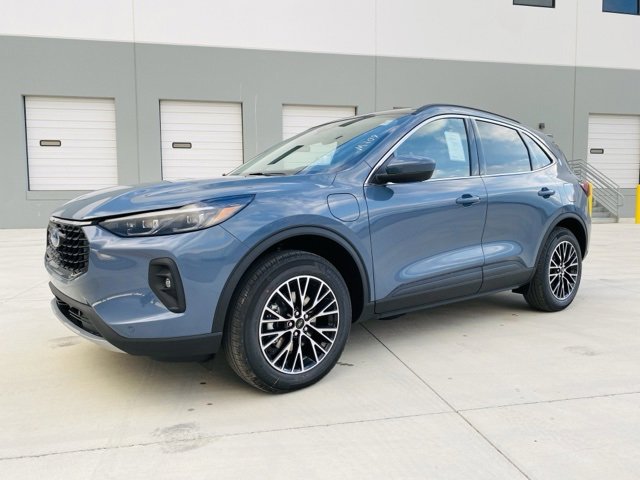 New 2026 Ford Escape SE w/ PHEV Premium Package