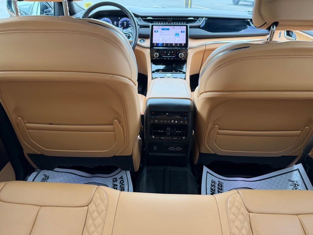 Used 2023 Jeep Grand Cherokee Summit AWD/4WD image 66