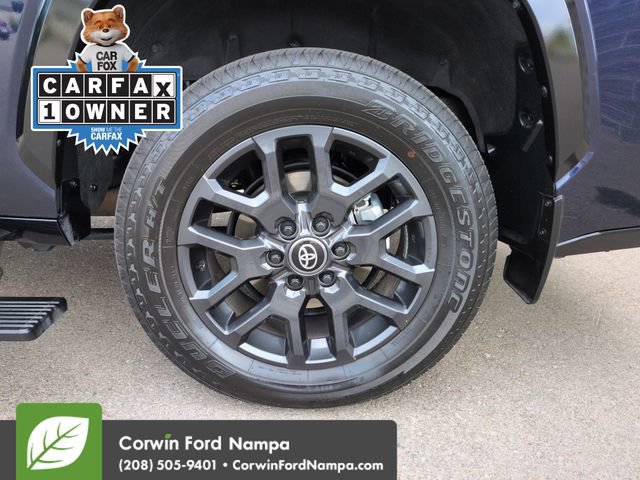 Used 2025 Toyota Sequoia Platinum AWD/4WD image 32