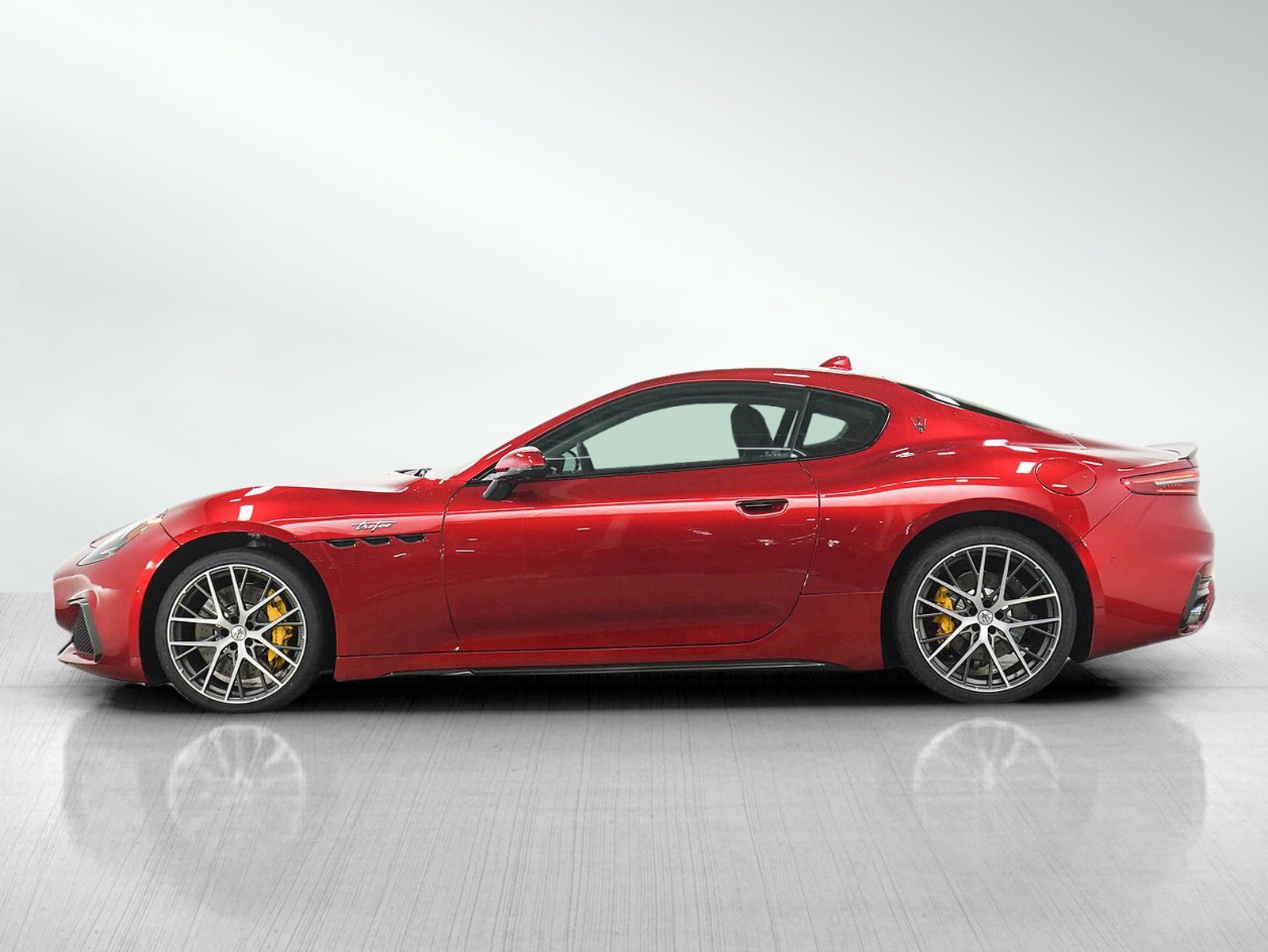 Used 2024 Maserati GranTurismo Trofeo AWD/4WD image 2