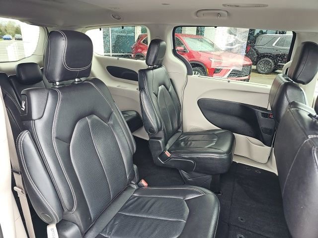 Used 2022 Chrysler Pacifica Touring-L FWD image 29