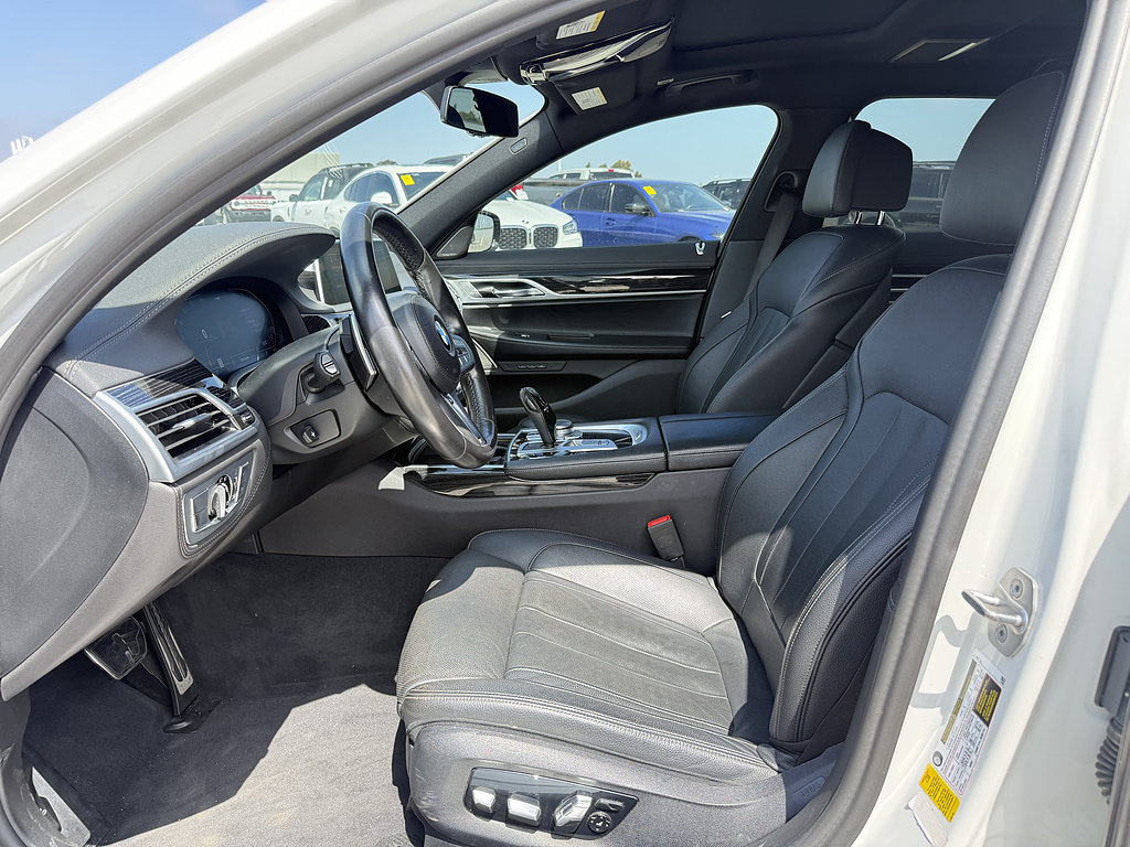 Used 2022 BMW 740i w/ M Sport Package RWD image 5